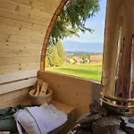 Urige Waldbienenhuette * Diex