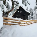 Urige Waldbienenhuette Diex