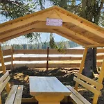 Urige Waldbienenhuette Апартаменты *