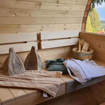 Urige Waldbienenhütte *