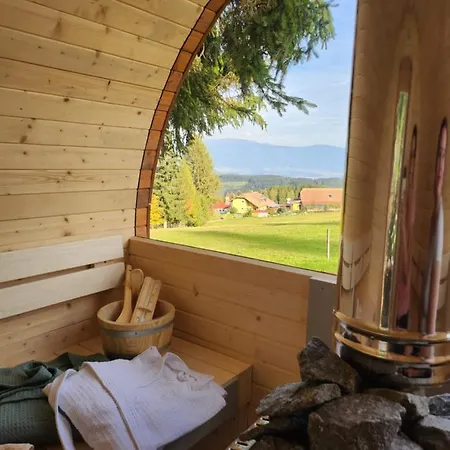 Urige Waldbienenhütte * Diex