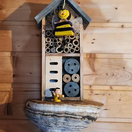 Urige Waldbienenhuette Diex