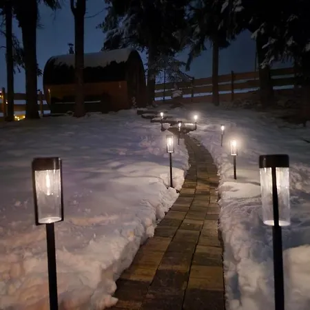 Urige Waldbienenhuette * Diex