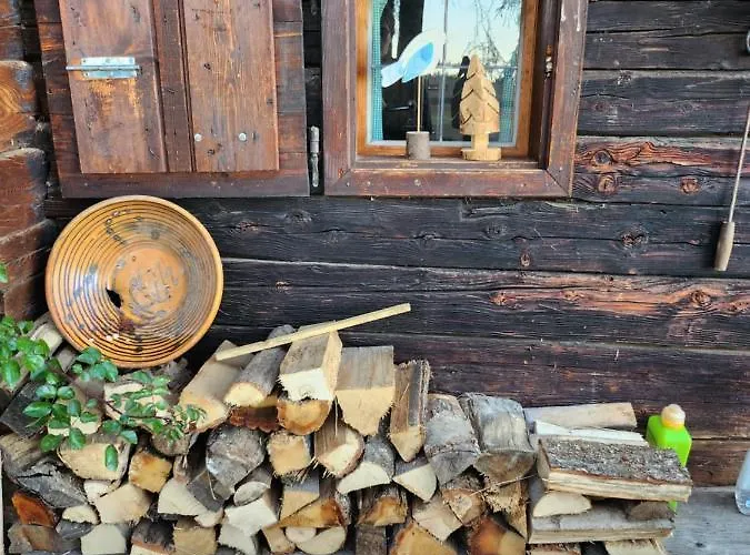 Urige Waldbienenhütte * Diex