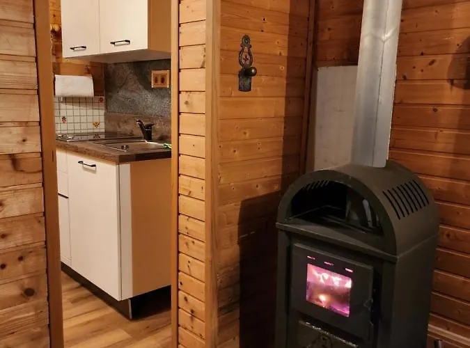 Urige Waldbienenhütte Diex