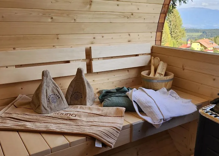 Urige Waldbienenhütte *