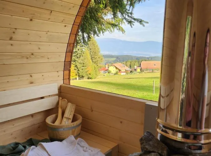 Urige Waldbienenhuette * Diex