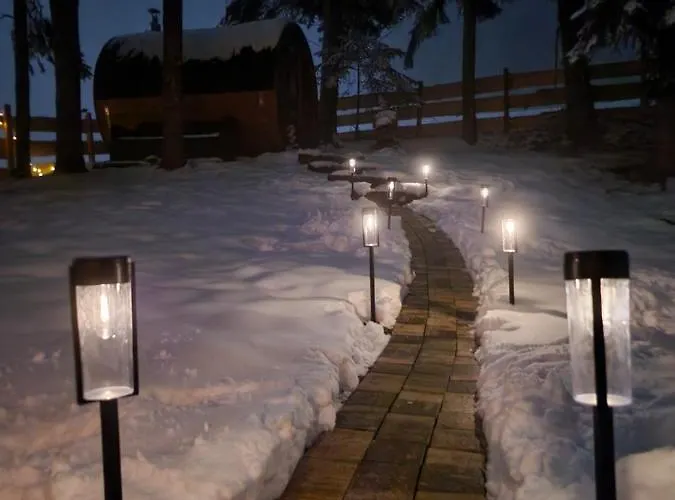 Urige Waldbienenhuette * Diex