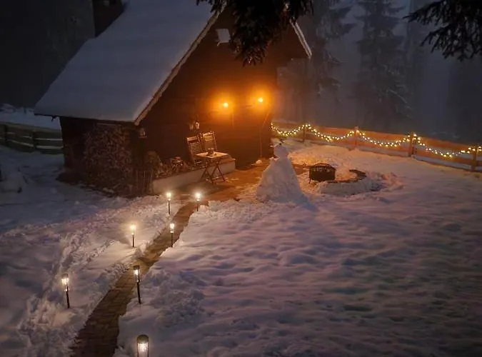 Urige Waldbienenhuette Diex